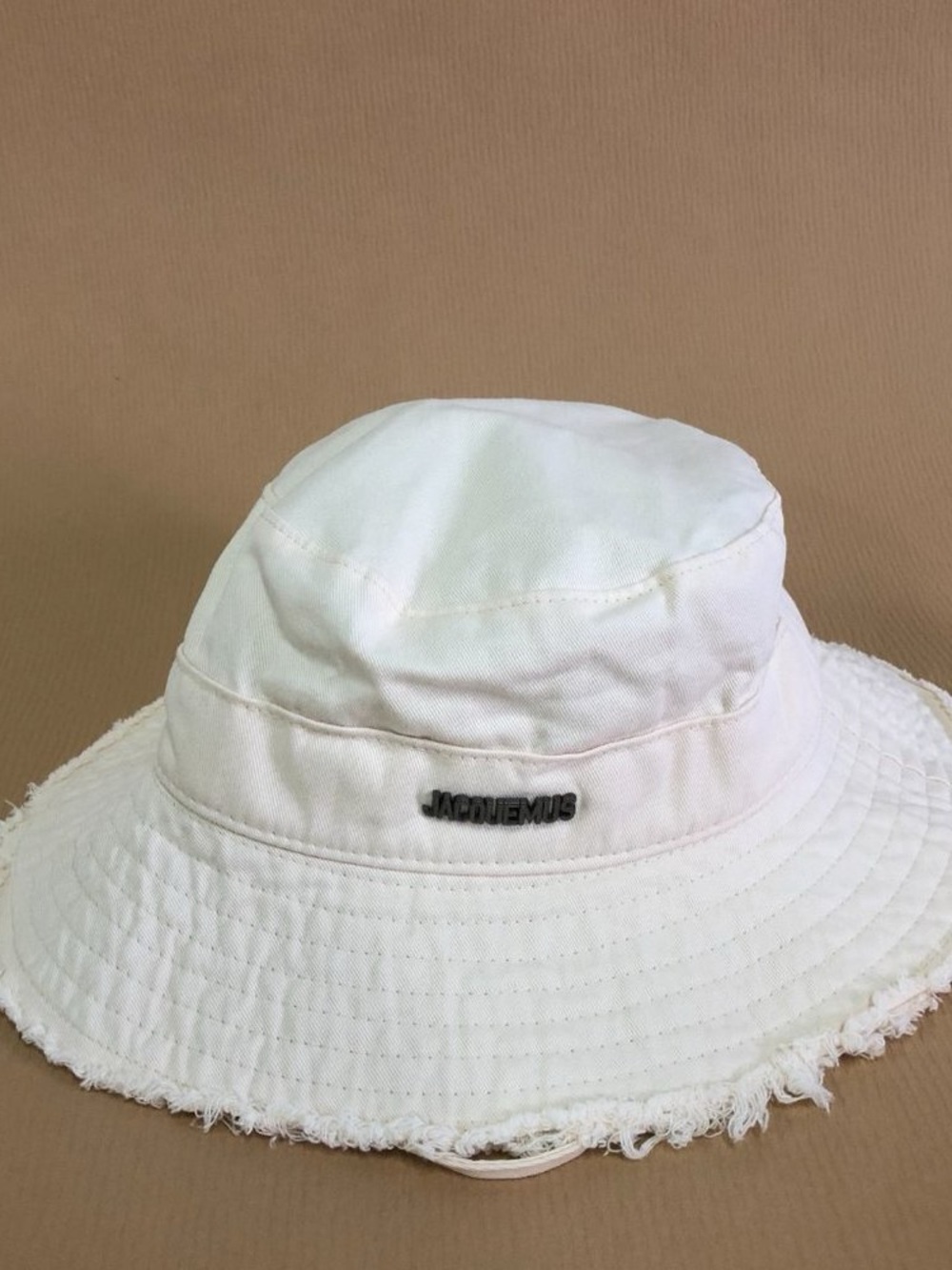 Jacquemus Cream Frayed-Edge Bucket Hat - Picture 3 of 10